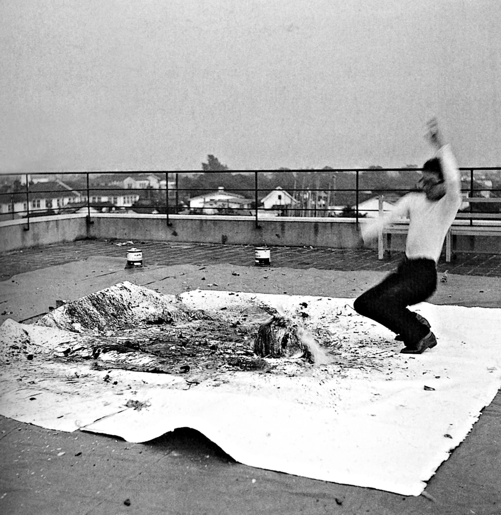 Painting with glass bottles of paint, the 2nd Gutai Art Exhibition, Ohara Hall Tokyo October 1956 © Associazione Shozo Shimamoto 