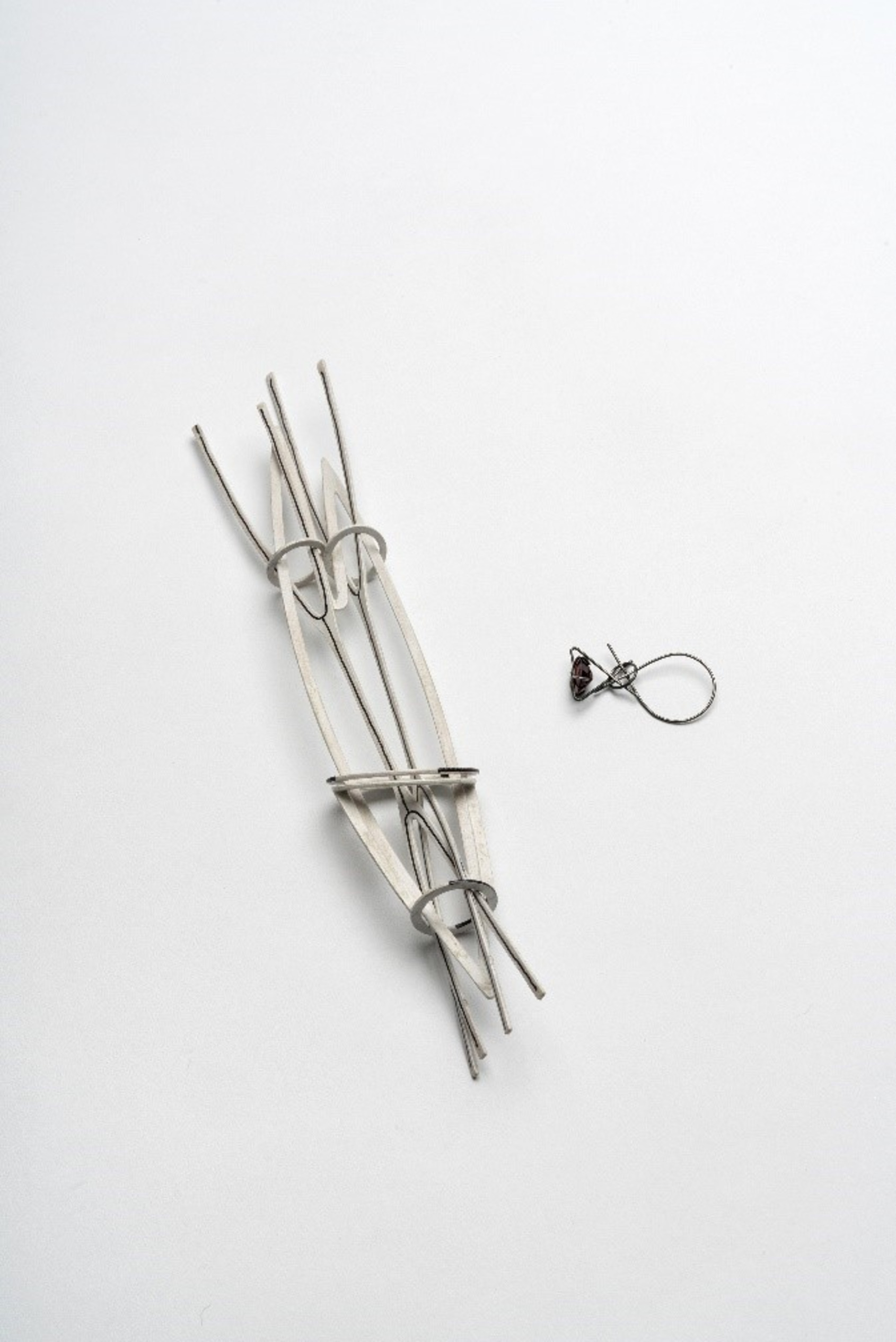 Brooch, plywood, paint, 2012, 16x5x4cm. Rineg, stainlss steel, garnet, 2002, 2x4x1cm; Museum Angewandte Kunst, Frankfurt am Main, Germany by Franz Bette ©ALIEN ART©ALIEN ART 