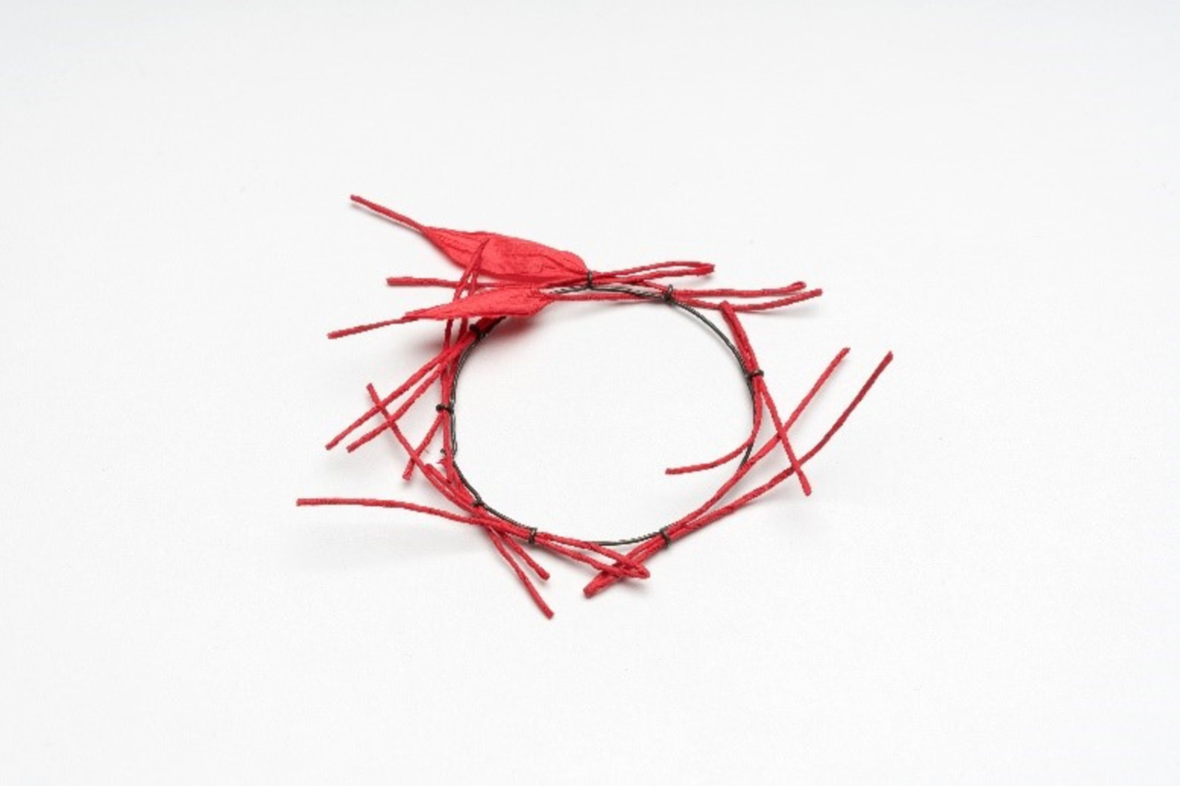 Brooch, mild steel wire, paper cord, 2018, 7x7x1cm by Franz Bette ©ALIEN ART 