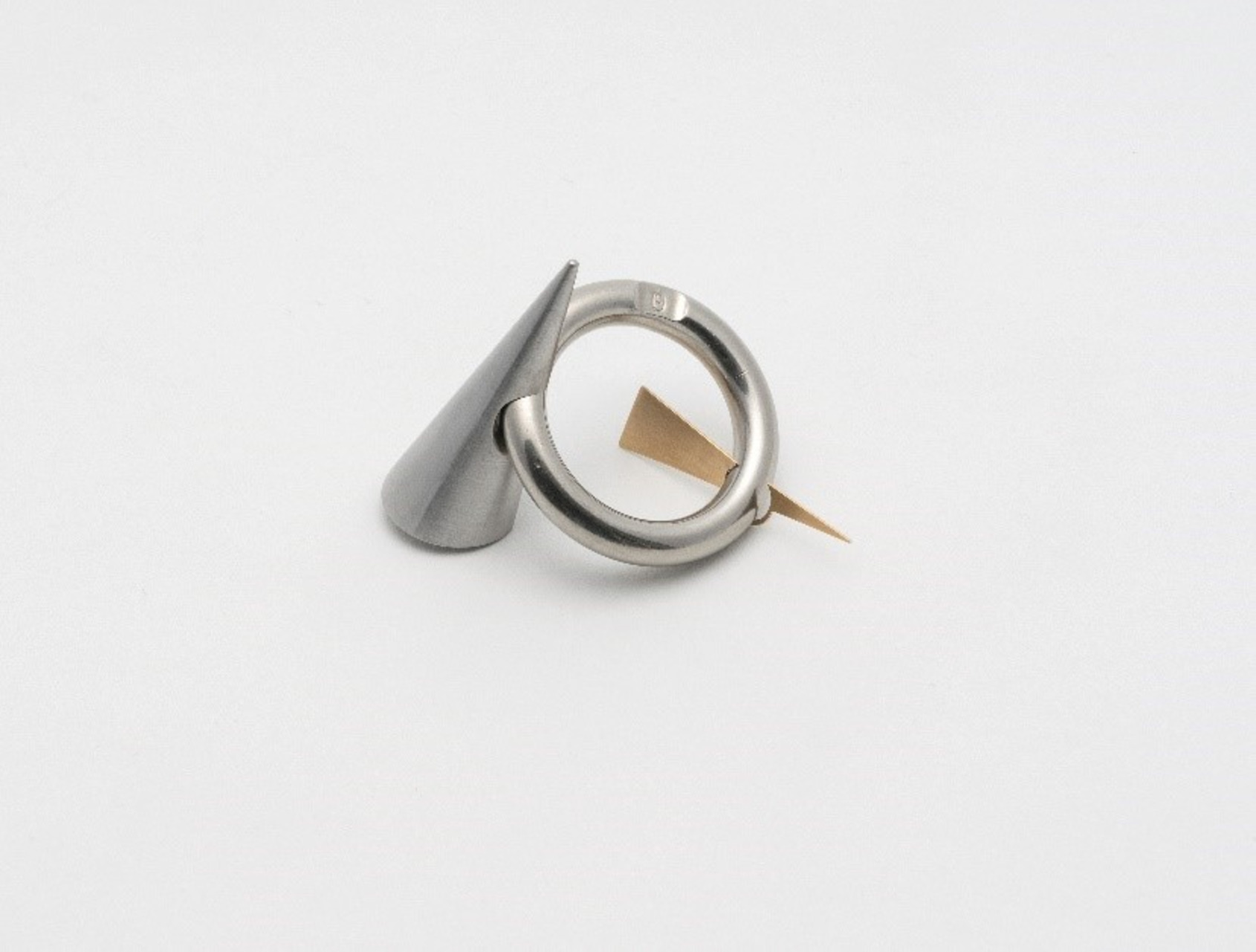 Ring, stainless steel, gold, 3x3cm; Deutsches Goldschmiedehaus, Hanau, Germany by Franz Bette ©ALIEN ART 