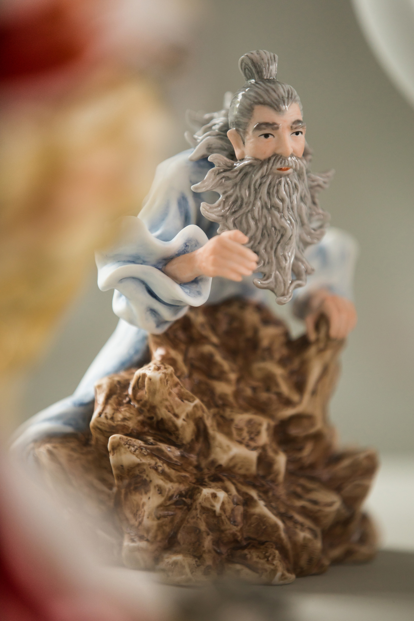  The Earth God Entrenched above the rock block is the land of Flaming Mountain. As the middleman, he was ordered to command the soldiers and persuade peace. The wavy grey hair and grey beard exude strands of gentle fairy air.