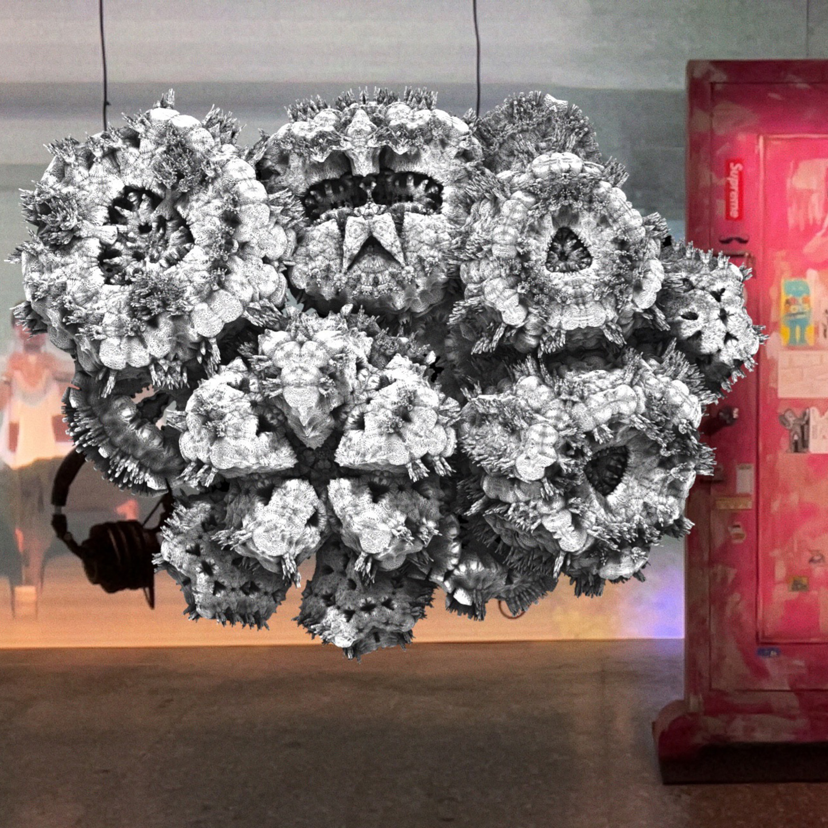  李宸安，《音花》，2022年，擴增實境，複合媒材裝置。《我夢見了小叮噹》《小花計畫 2022 - Re：小花盛開的回音》金馬賓館當代美術館展場畫面。照片：究方社。