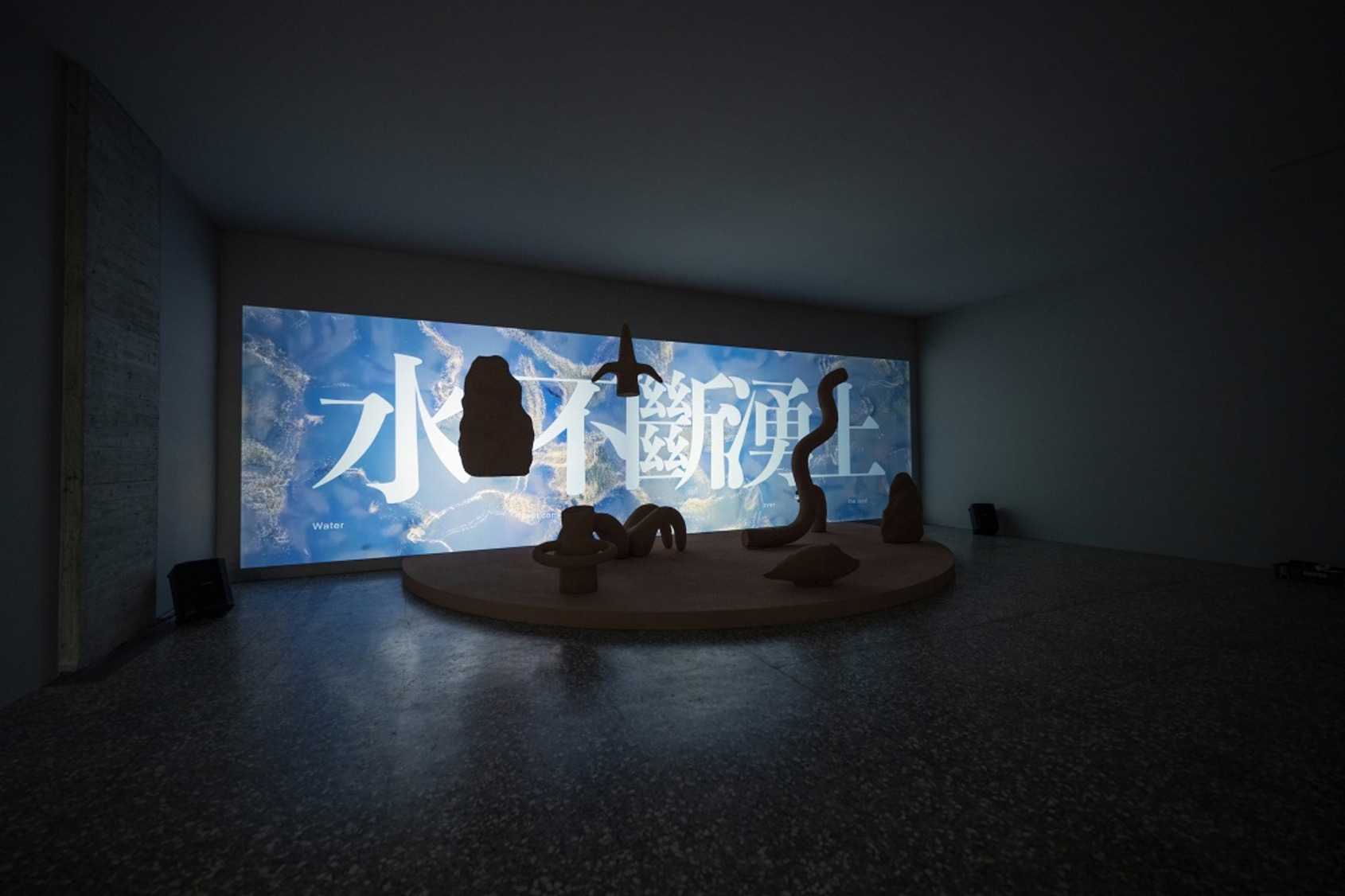  永添藝術金馬賓館特展畫面，劉玗，《假使敘述是一場洪水》，2020年作品。© Courtesy of Liu Yu, ALIEN Art Centre