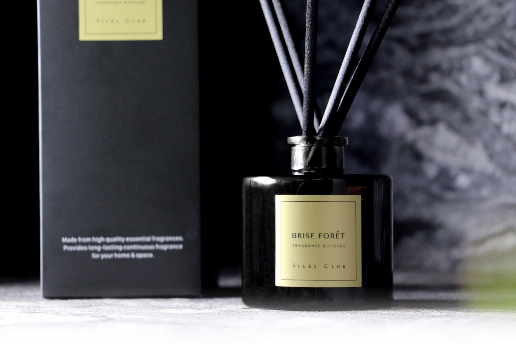 The Scent #111, and BRISE FORÊT © Coutesy of the SILKS CLUB 