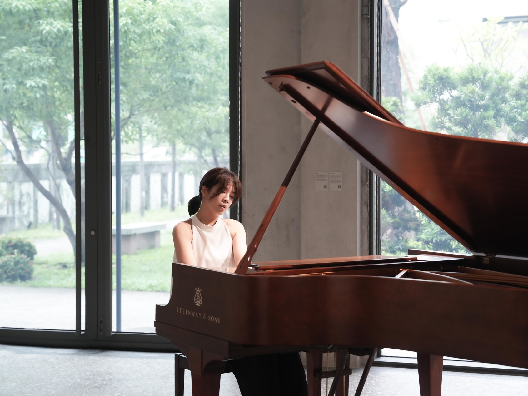 Musician Chen-Yu Lien, live performance at ALIEN Art Centre © ALIEN Art Centre 