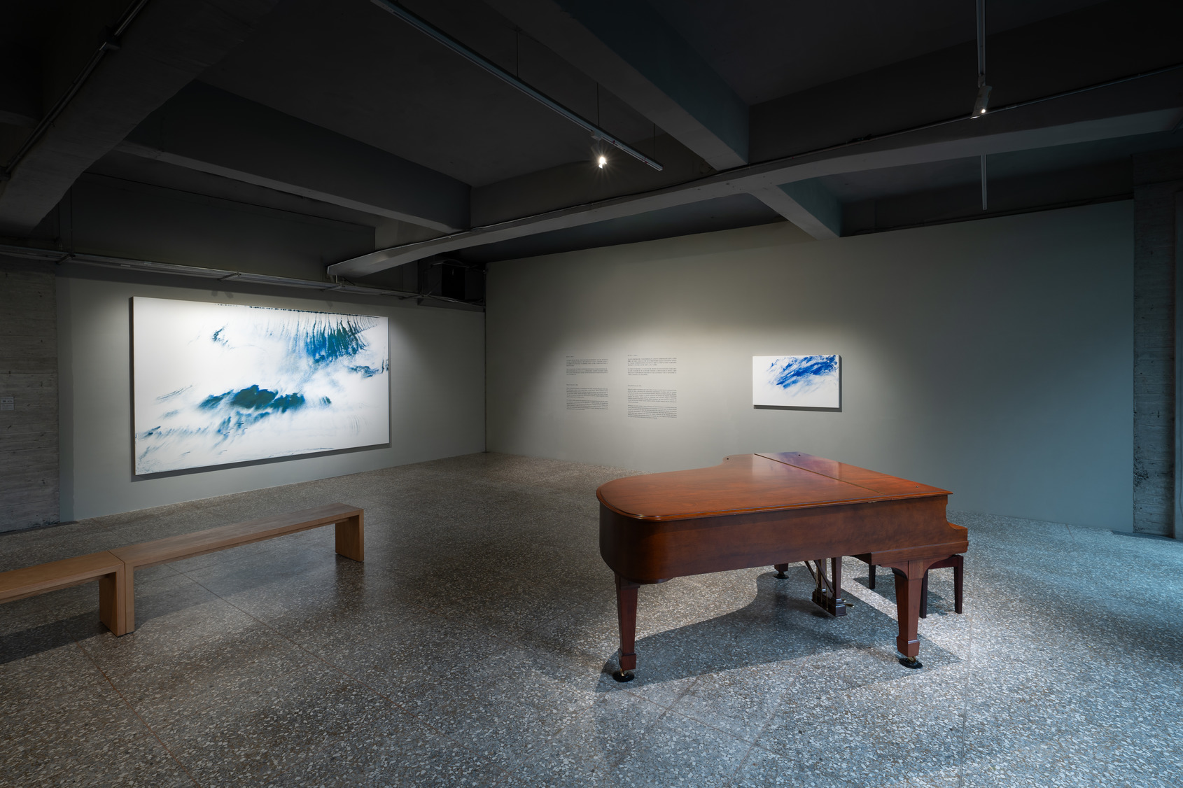 Dust and Gold｜Installation View｜ALIEN Art Centre, 1F｜© ALIEN Art Centre 