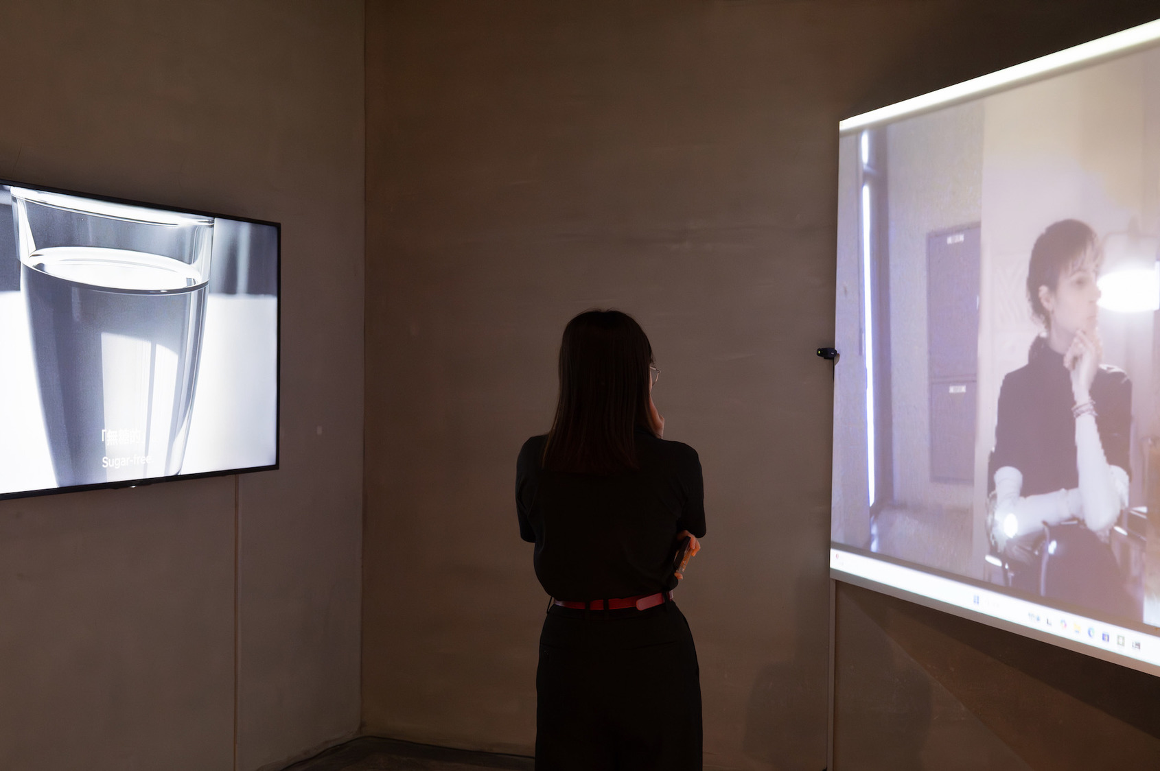 2025 Video Sandbox III–VI｜Substitute Relationships — The Companionship of AI Lovers｜Exhibition View｜ALIEN Art Centre, 1F｜© ALIEN Art Centre 